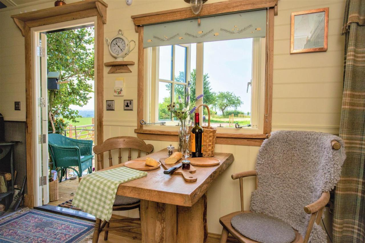 The Abberton Shepherds Hut Ившем Экстерьер фото