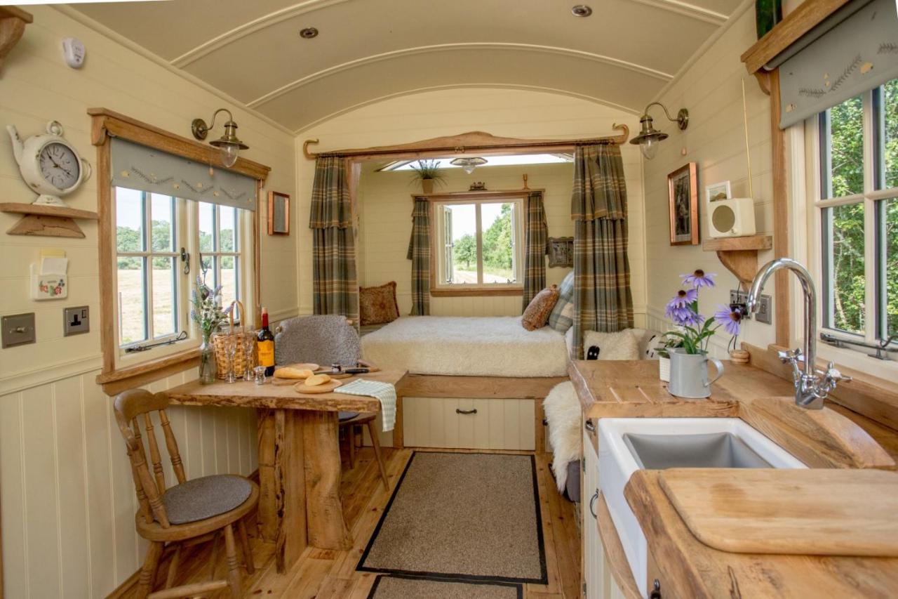 The Abberton Shepherds Hut Ившем Экстерьер фото